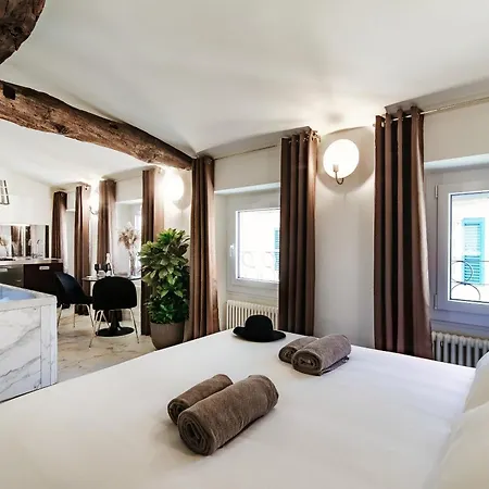 Апартаменты Sahara & Amazzonia Luxury Rooms- The House Of Travelers Комо