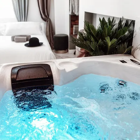 Sahara & Amazzonia Luxury Rooms- The House Of Travelers