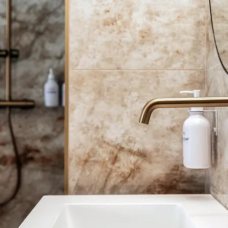 Sahara & Amazzonia Luxury Rooms- The House Of Travelers Апартаменты *